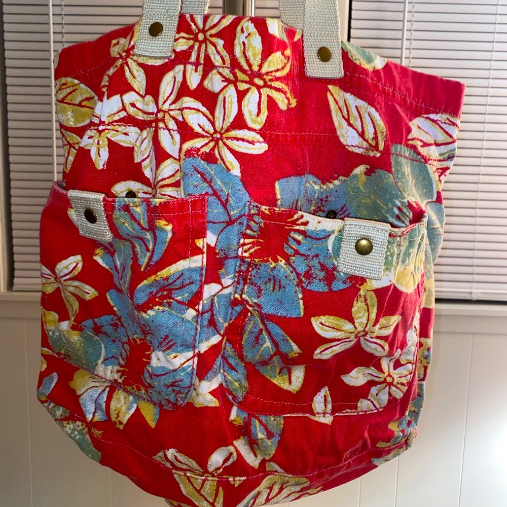 Mossimo tote.  Approx. dimensions 14x14x5.